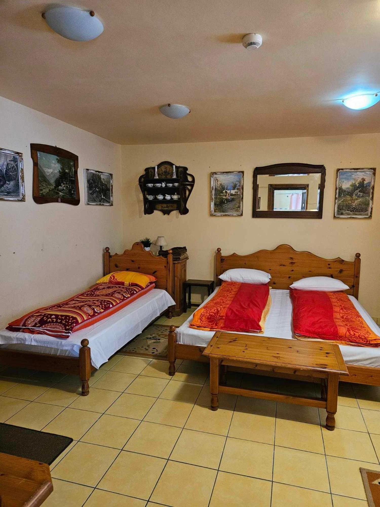 Bed and Breakfast Panzio Anett Pietroasa  Экстерьер фото