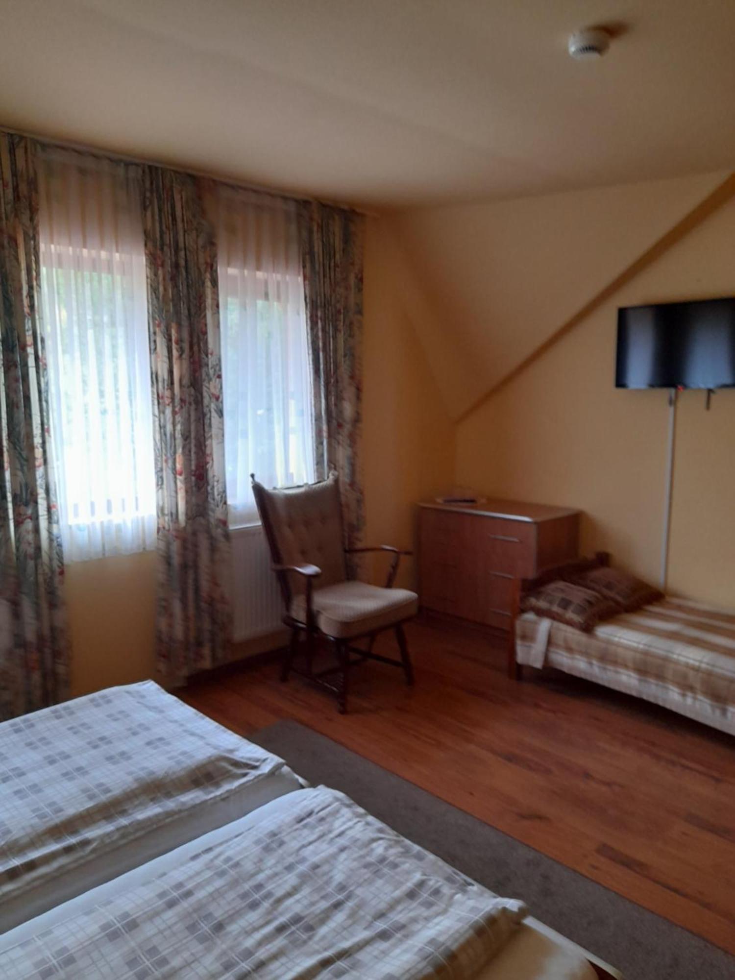 Bed and Breakfast Panzio Anett Pietroasa  Экстерьер фото